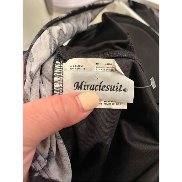 Miraclesuit Gray & Black Watercolor Front Ruched Swimsuit sz 16 EUC - Picture 5 of 8